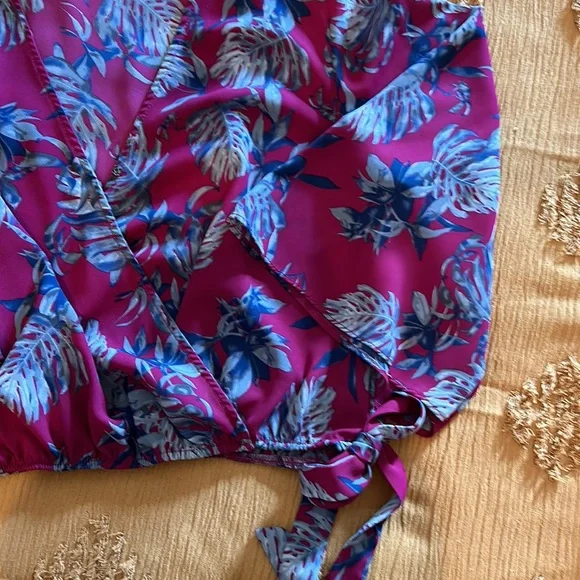 FREE SHIP Everly Floral Faux Wrap Cropped Top, Sz S - Picture 4 of 7